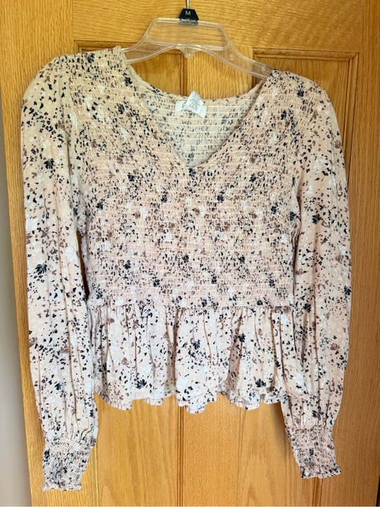 Japna Tops - Japna Light Pink Ditsy Floral Smocked V-Neck Peplum Blouse Size Medium Coquette